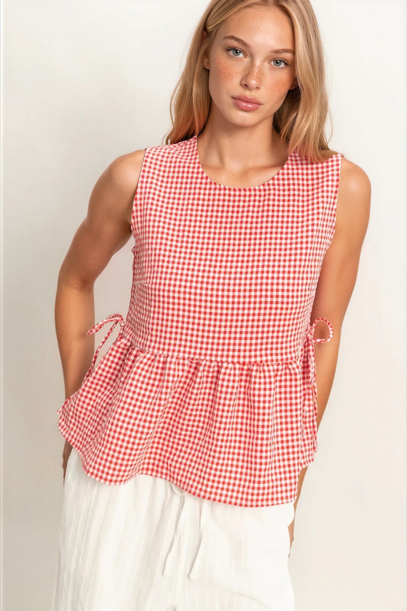 Kailee Gingham Sleeveless Peplum Top in Red – FEHRNVI