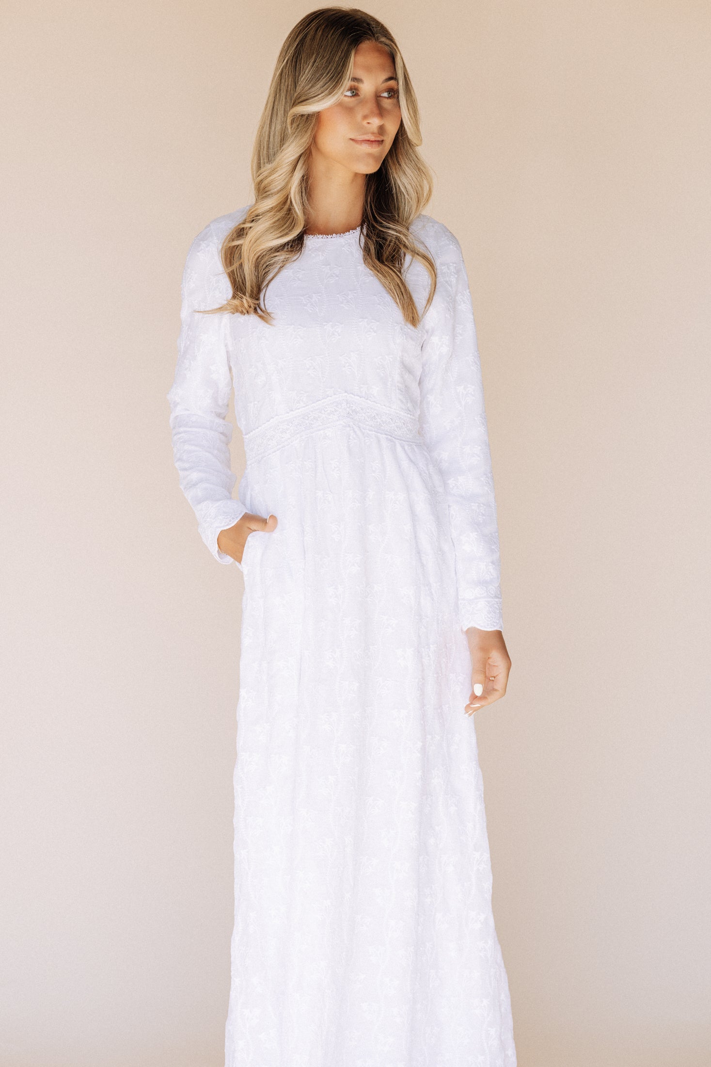 Logan Temple Gown – FEHRNVI