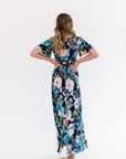 Maxi dress with flowy sleeves