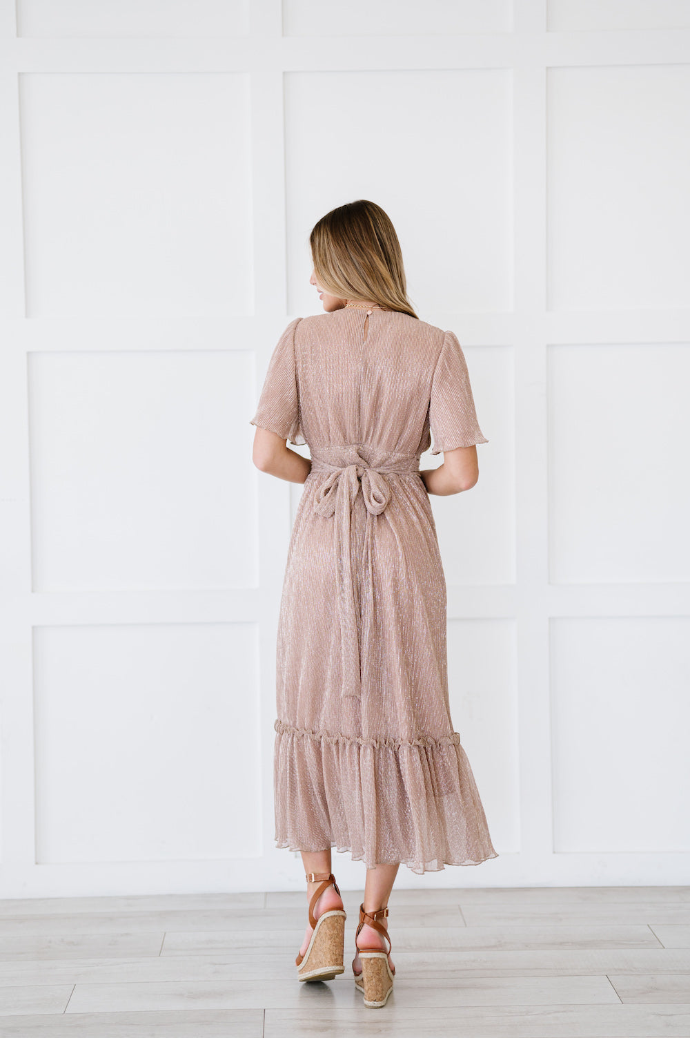 Midi dress with tie in back