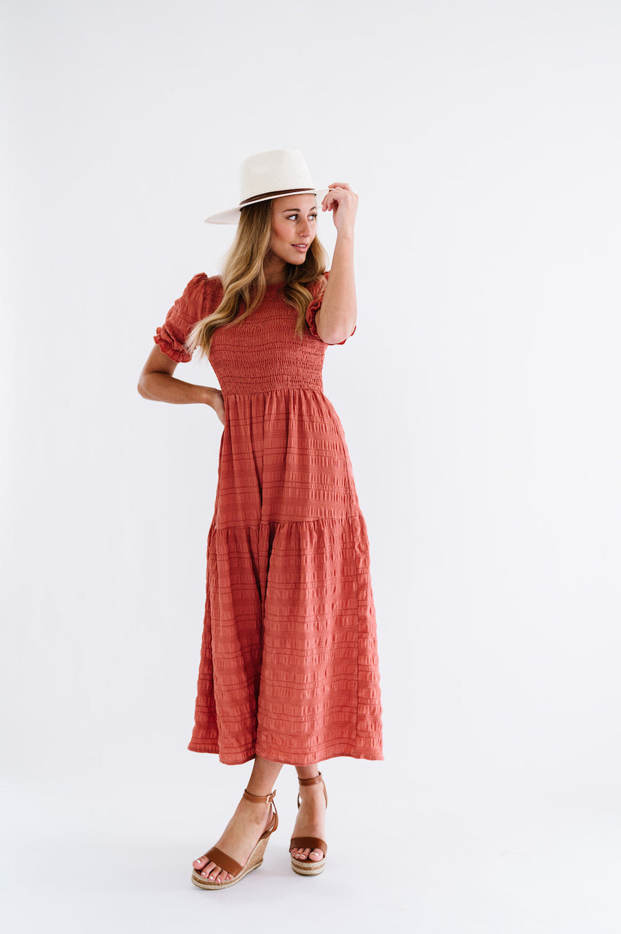 Midi dress with short sleeves