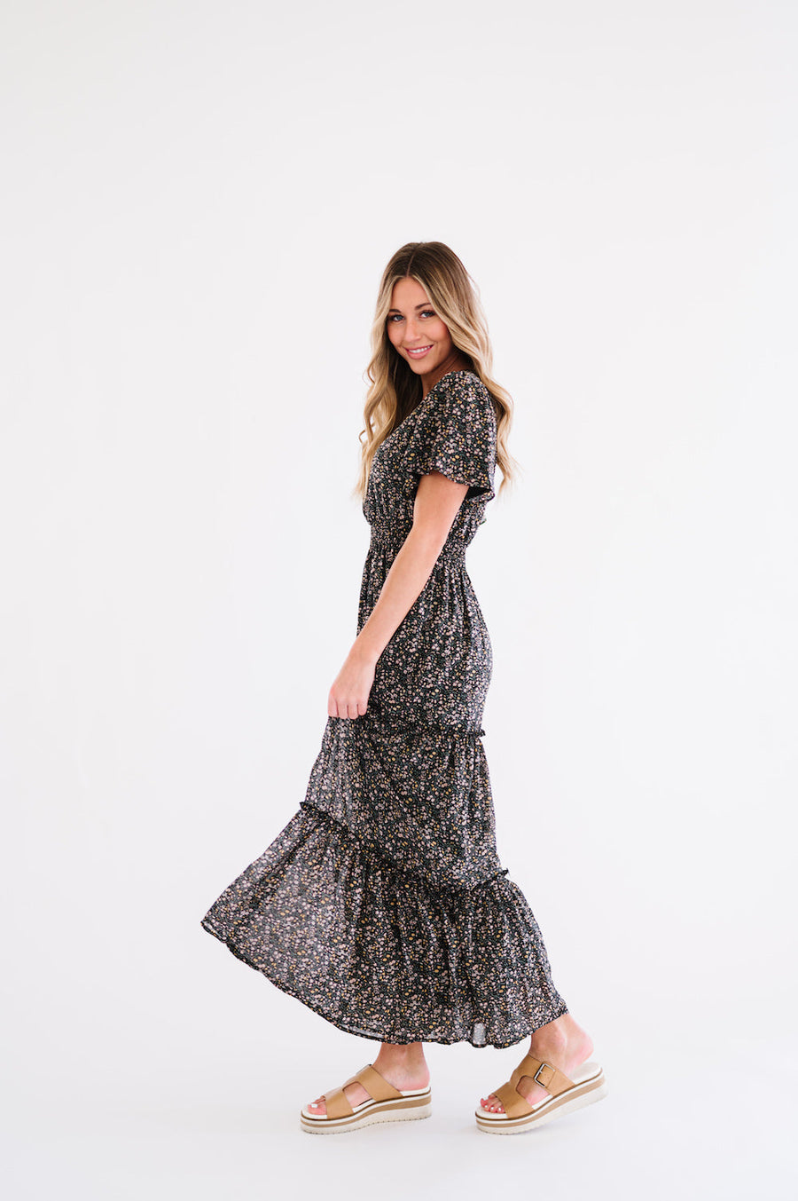 Maxi dress with tiered skirt and elastic waist