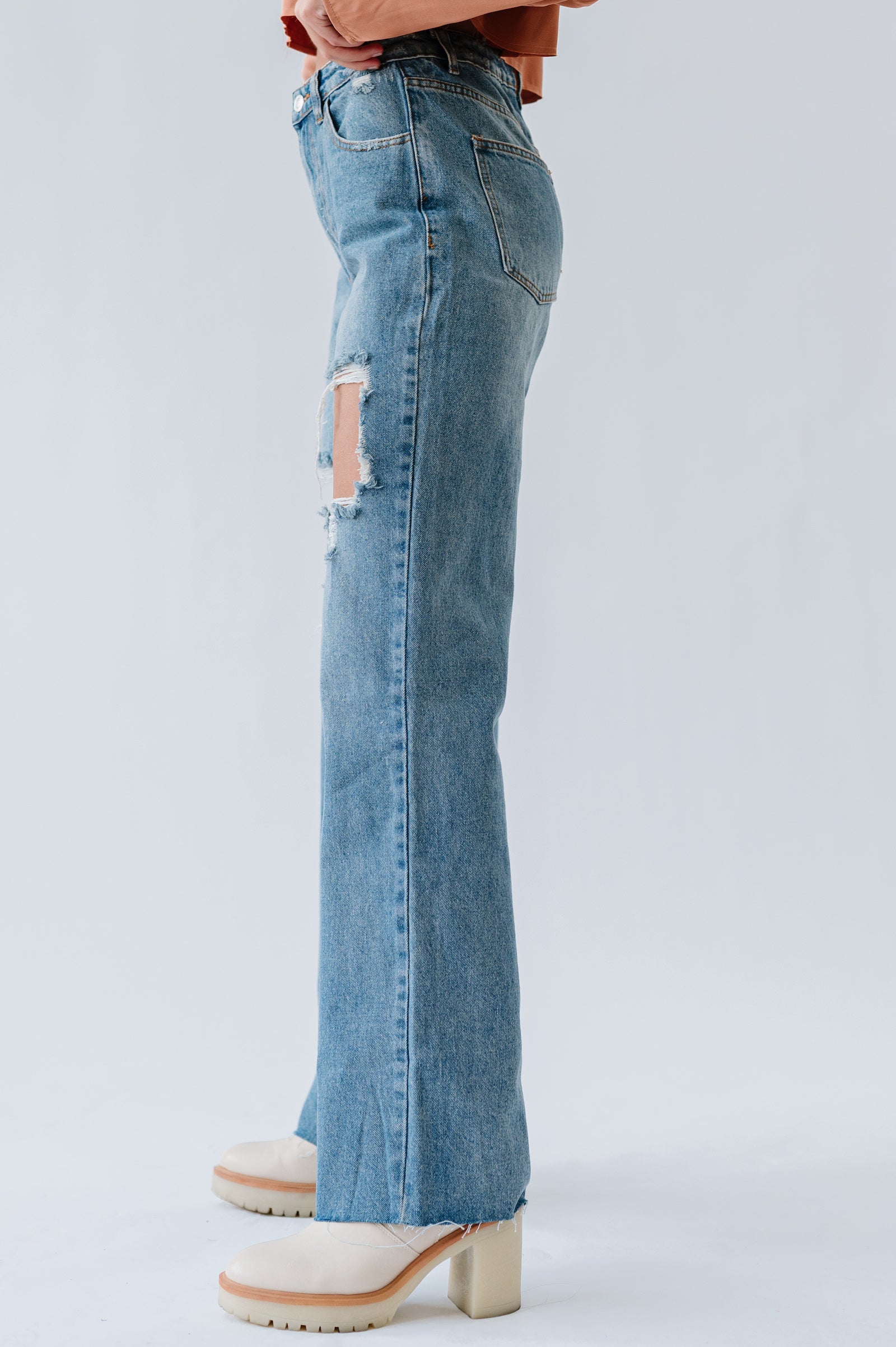 High waist and wide leg denim jeans