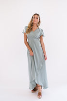 Maxi dress in sage green with short sleeves