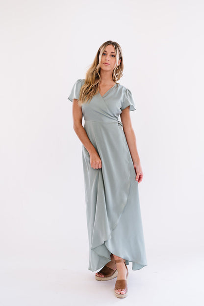 Maxi dress in sage green with short sleeves