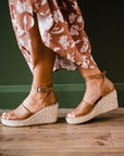 Felix Wedge in Taupe