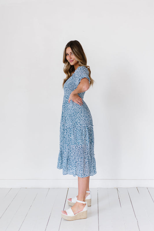 Blue midi dress with short sleeves