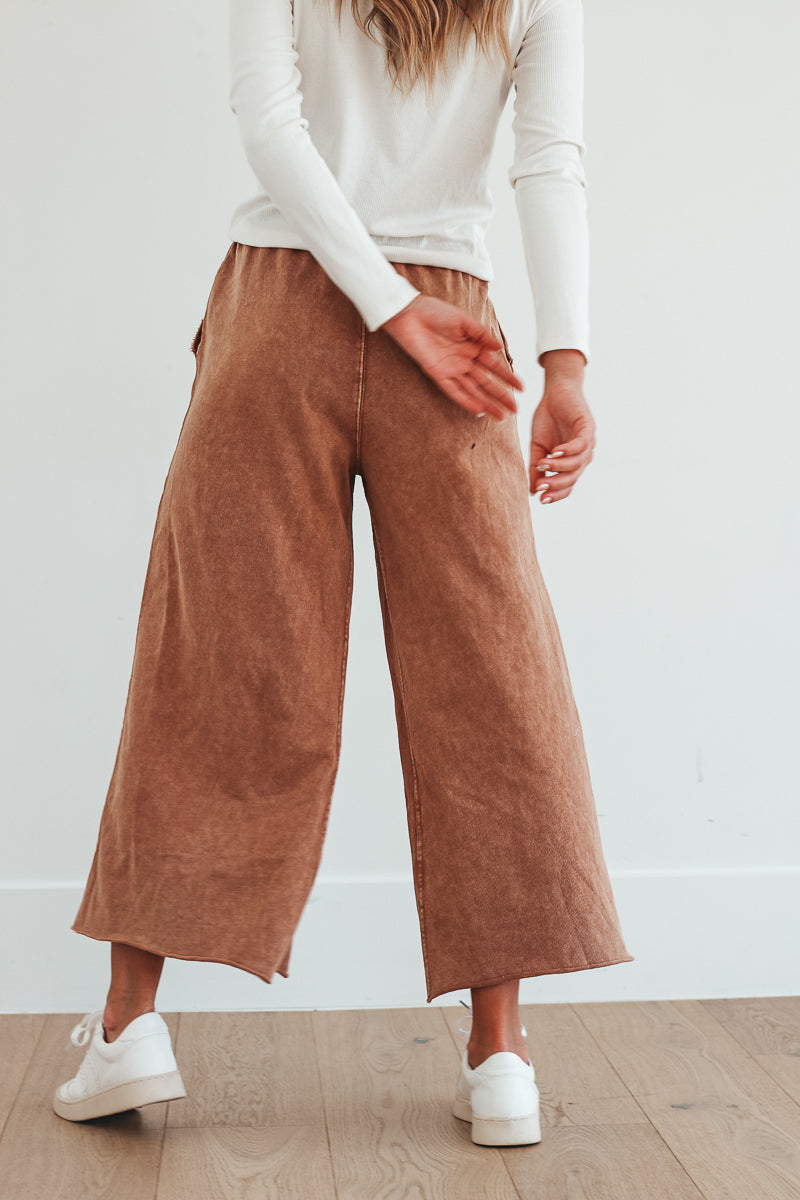 Flowy pants in brown with adjustable waist